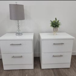 Two Nightstands *** Dos Mesitas 