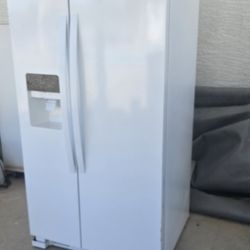 Whirlpool Refrigerator Side by side White 