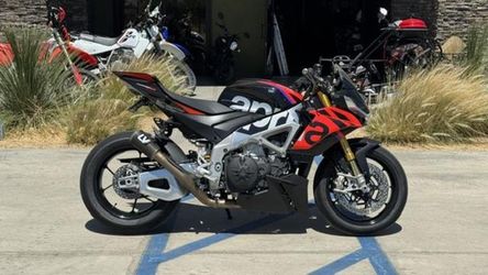 2024 Aprilia Tuono V4 Factory 1100