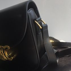 CELINE MEDIUM TRIOMPHE BELT IN TAURILLON LEATHER BLACK for Sale in Lake  Forest, CA - OfferUp