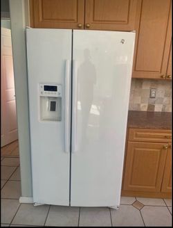 White kitchen appliances set