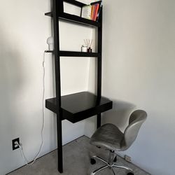 Leaning Desk And Chair 