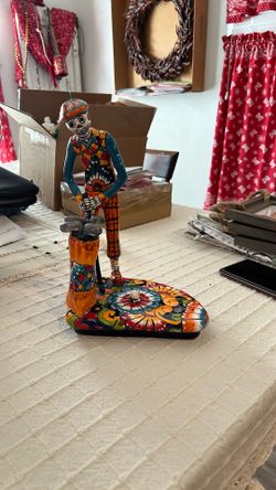 Catrina 10” golf Player Talavera Figurine