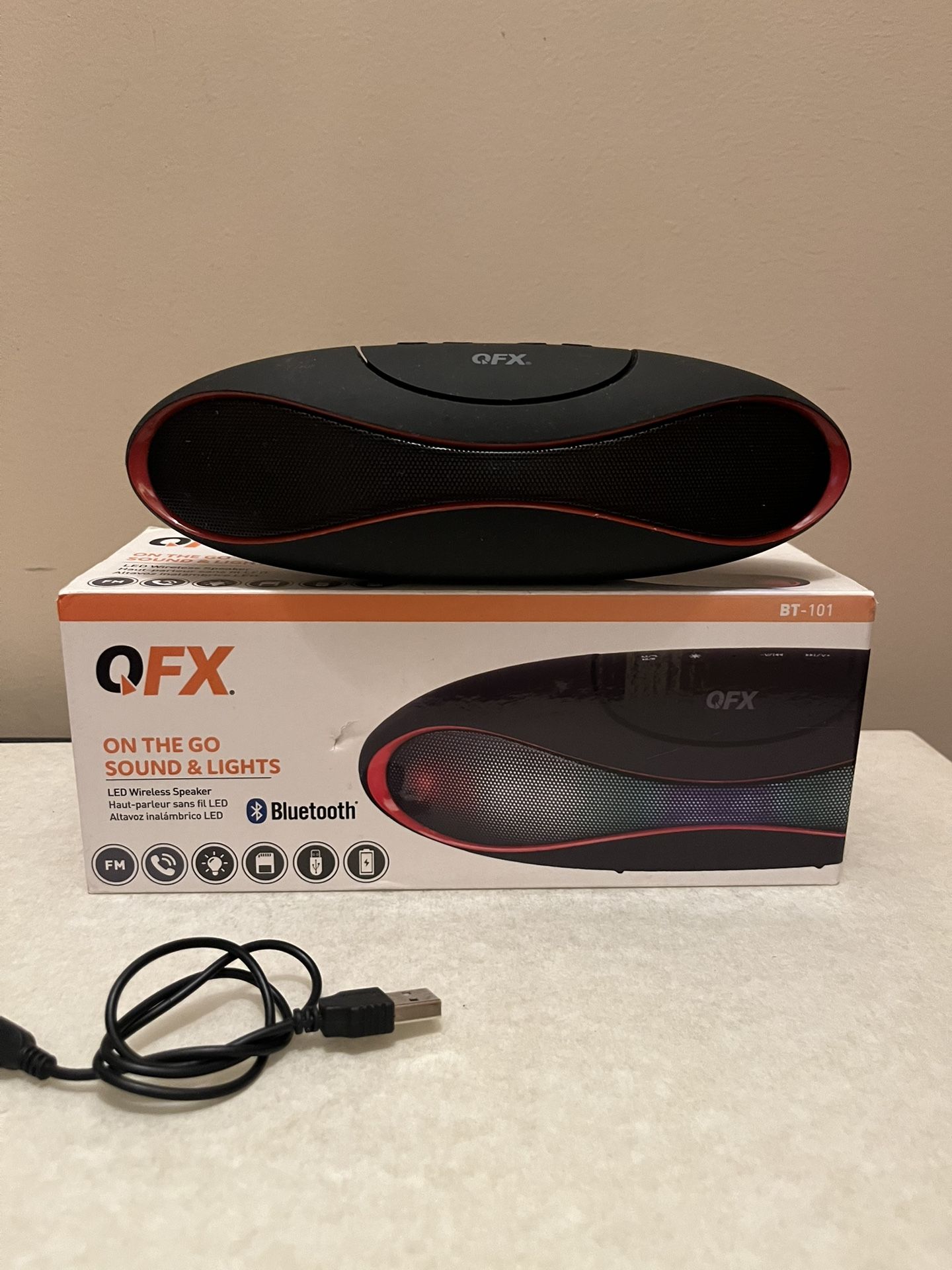 Bluetooth speaker. Also have FM radio. Light up with multiple colors. Pre owned works great