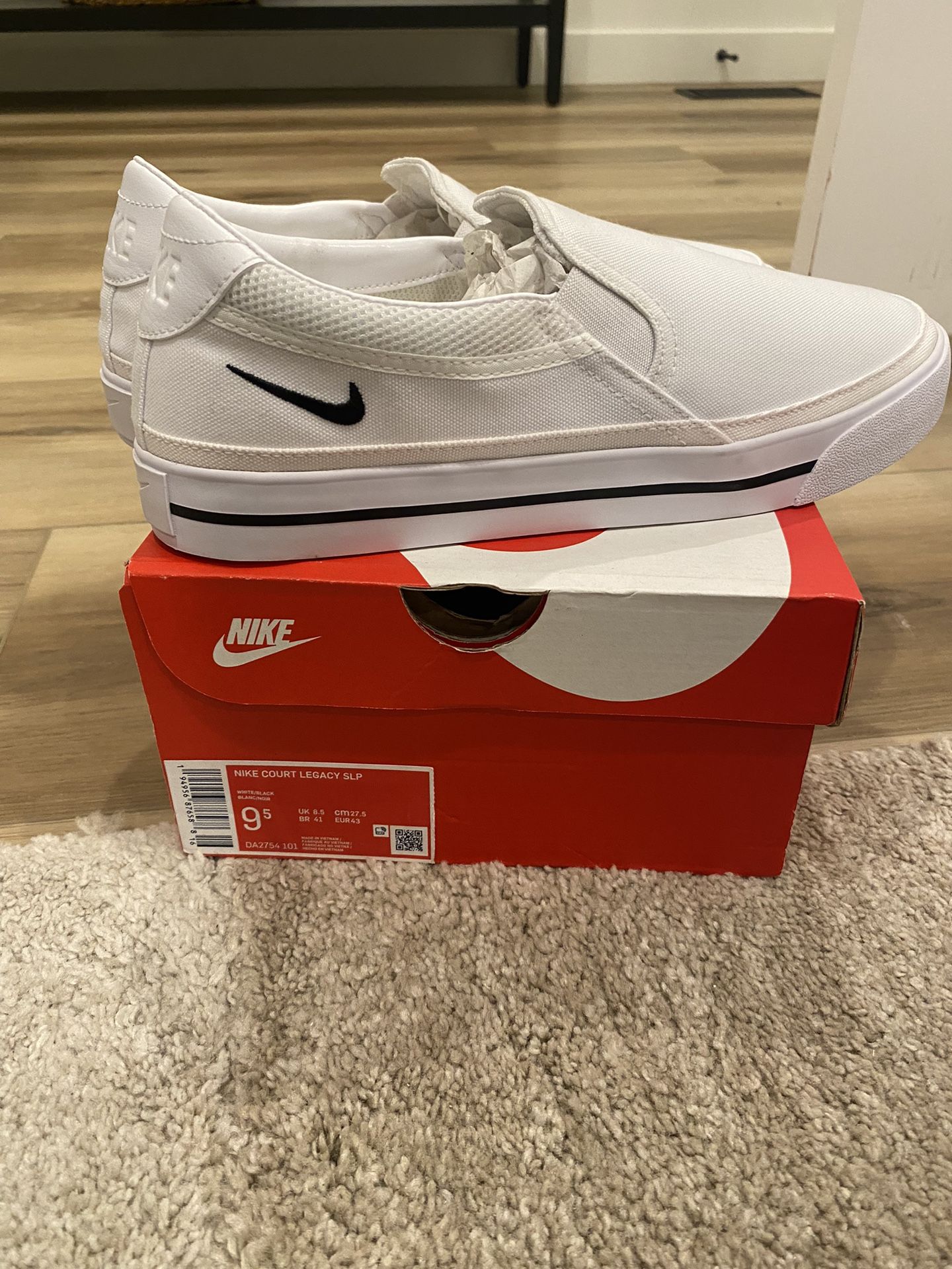 Nike Court Legacy Slip (NEW)