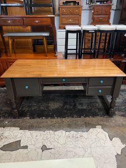 Large desk