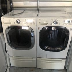 Lg Washer And Dryer Set On Pedestal 
