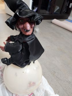 Animatronic Halloween Witch 