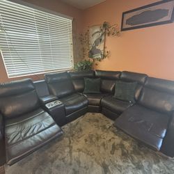 BEAUTIFUL SECTIONAL 