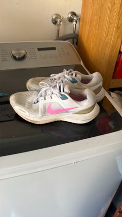 Woman Nike air zoom vomero size 8.5