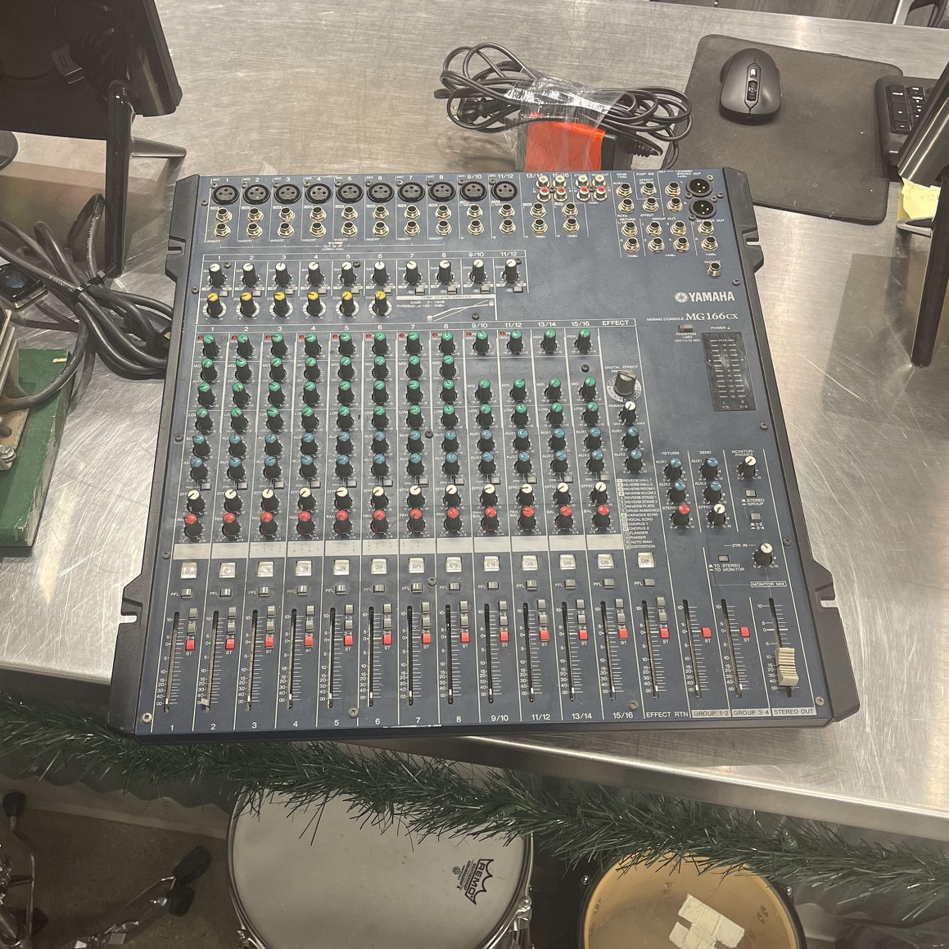 Yamaha 16-Channel Analog Mixer (143264) MMP
