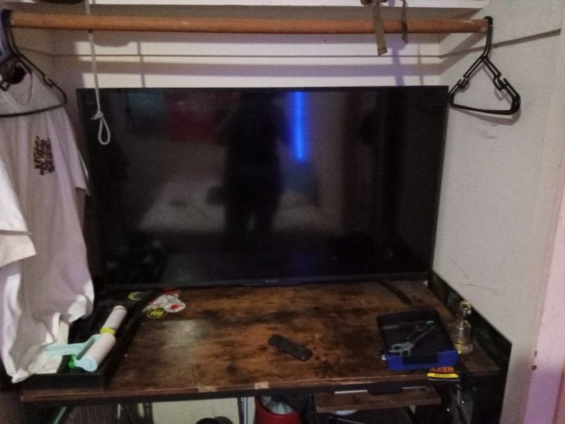 40 Inch Sharp Roku Smart TV