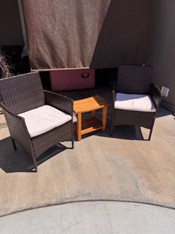 Outdoor Patio Chairs and Table
