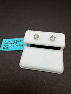💎 Sterling Silver Moissanite Stud Earrings 💎