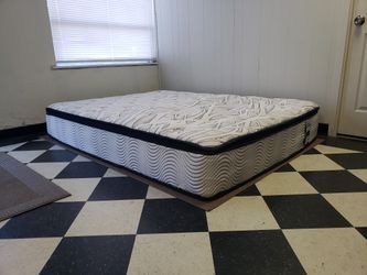 Queen size mattress - can DELIVER almost anywhere for $20 extra - gently used and in very good condition 😍