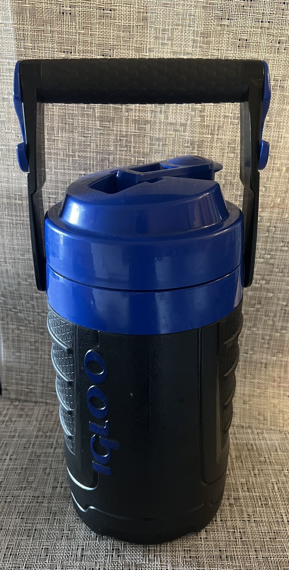 Igloo 1/5. Gallon Performance Jug With Handle