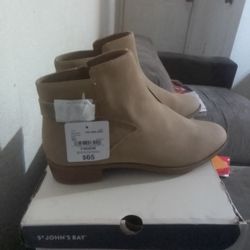 New Boots Size 9