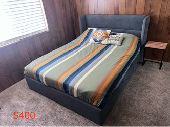 Queen bed with Siena hybrid mattress like new