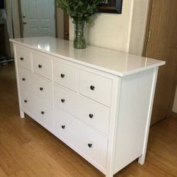 White Semigloss 8-Drawers Dresser.