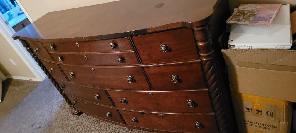 Dresser