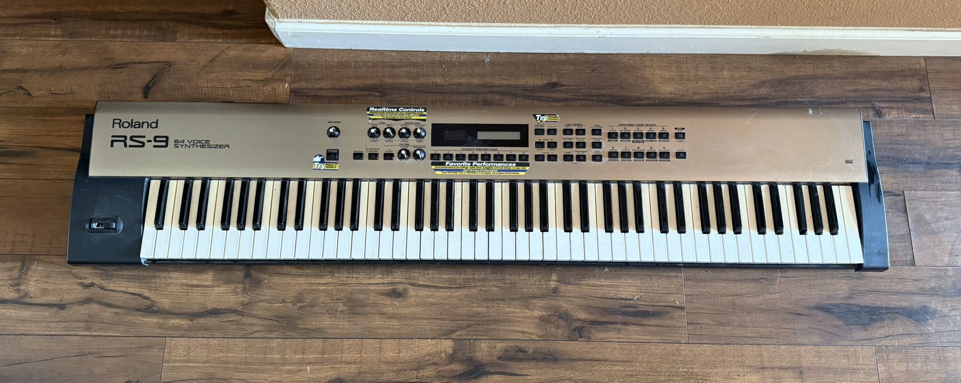 Roland RS-9 64 Voice Synthesizer Piano Keyboard UNTESTED