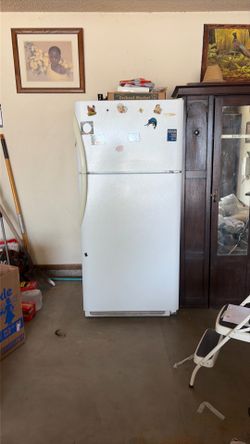 Frigidaire 18 cubic “ refrigerator