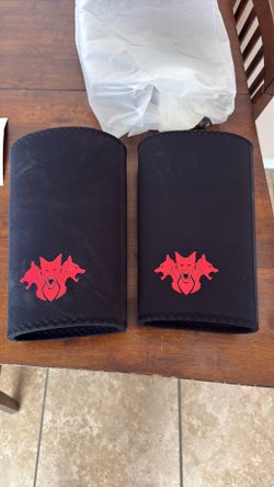 Knee sleeves