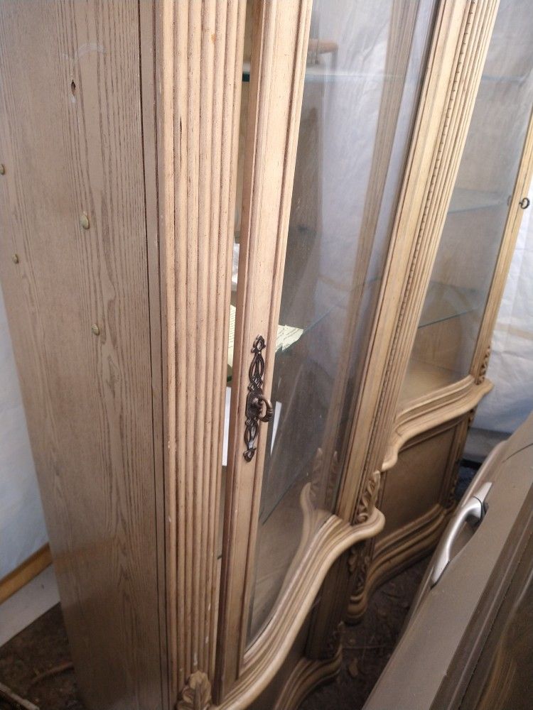 China Cabinets With Lights And Glass Shelves Nice Condition