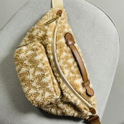 Michael Kors Erin Medium Waist Pack Crossbody Bag (great condition) 