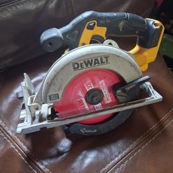 Saw Dewalt 