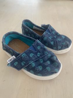 TOMS Toddler Shoes Size 5