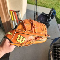 Wilson A2000 12" Baseball Glove