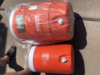 Igloo And Rubbermaid, 5 Gallon And 3 GWaterIgloo and Rubbermaid, 5 gallon and 2 gallon water jug