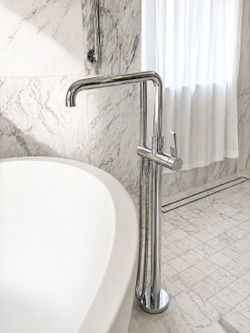 Luxury KALLISTA Freestanding Tub Filler including handshower – Polished Chrome