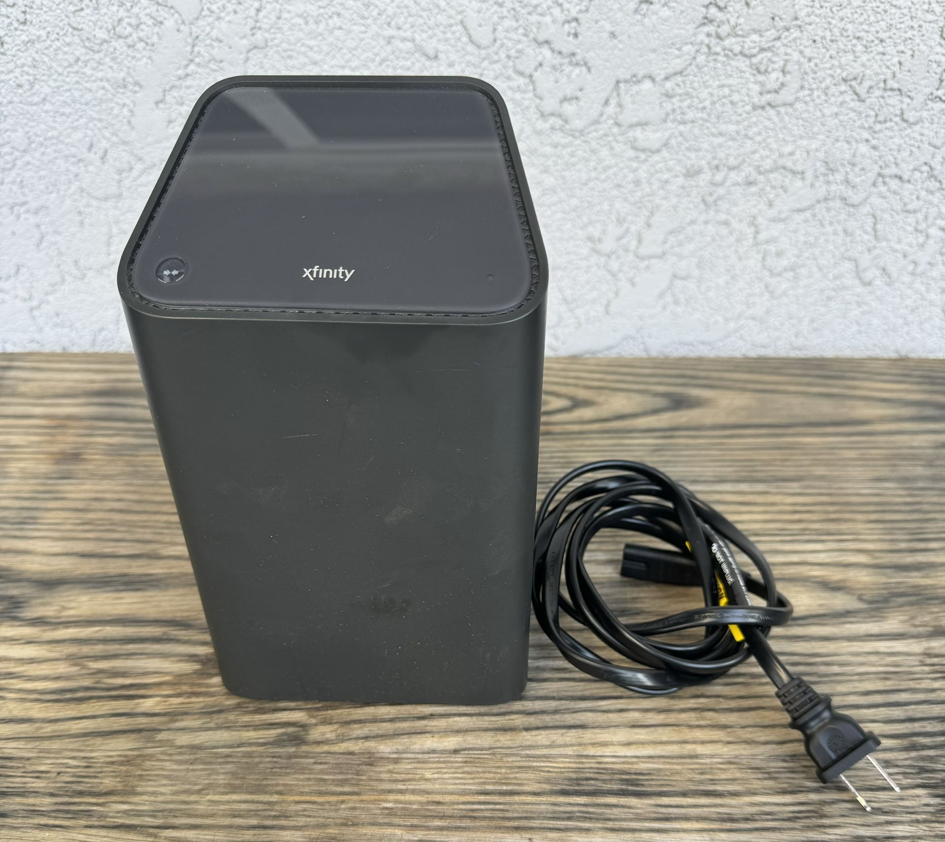 ✅ Xfinity XB6-T CGM4140COM Cable Modem/WiFi Router W/ Power Cord Works EUC