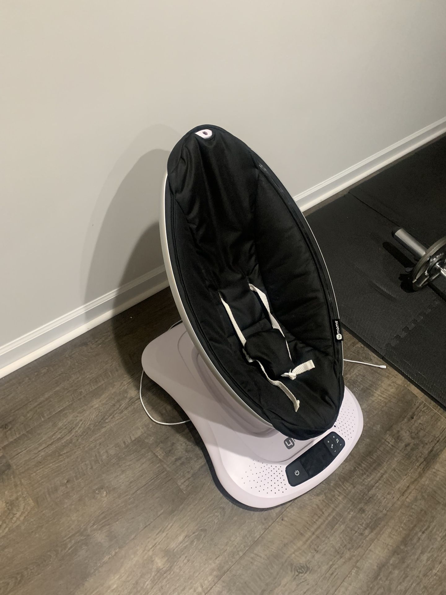 mamaRoo®4 multi-motion baby swing