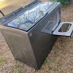 TOP LOAD WASHER AND GAS DRYER SET 