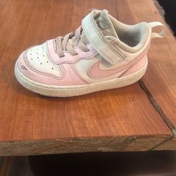 Nike Girl Sneakers Size 7 1/2 Toddler 