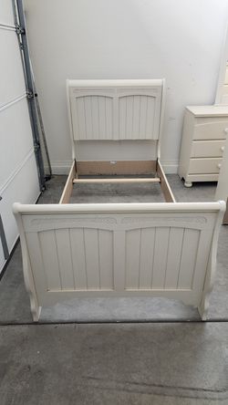 Twin XL bedroom set cream color