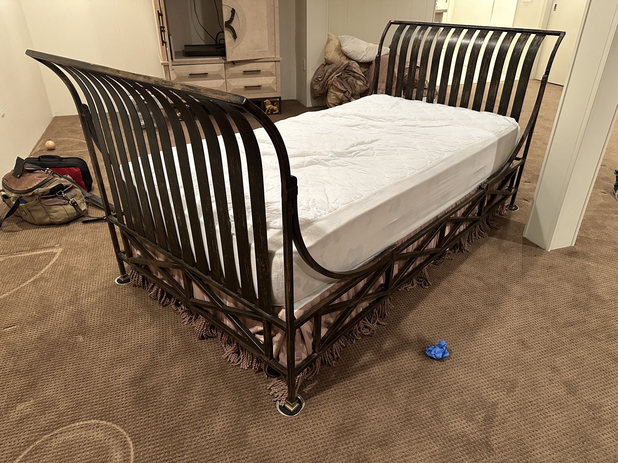 Vintage Neoclassical Style Wrought Iron Twin Size DayBed Sleigh Bed Frame & Mattress - Maitland Smith ? 🚚 Estate Sale Luxury Designer Furniture
