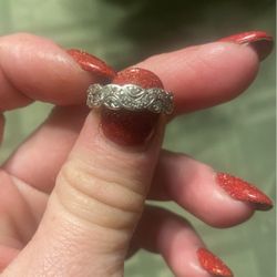 Beautiful platinum and diamond ring braided size 6