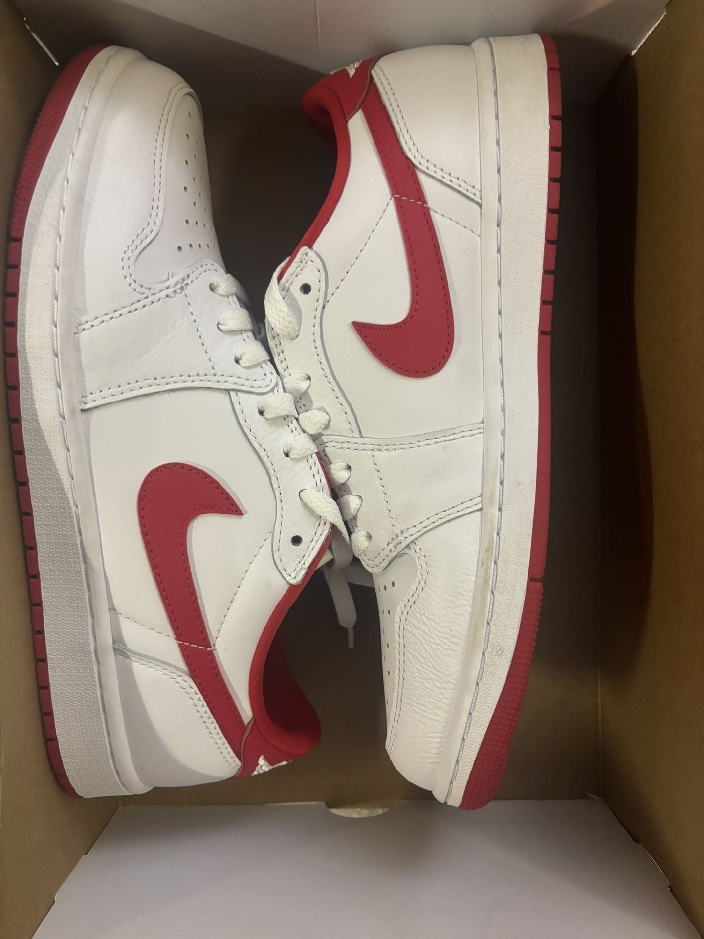Jordan 1 Low “Varsity red” size(10.5M). Preowned worn 1x very clean.comes with Og all.  $75. Cash. 