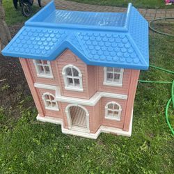 Large Doll House