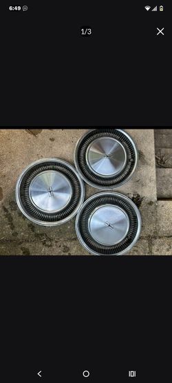 LIKE NEW SET OF 4 OLDSMOBILE DELTA 88/CUTLASS 15" WHEEL COVERS. GREAT CONDITION $60!