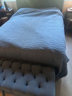 Full/Queen Gray UGG Quilt