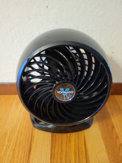 VORNADO DESK FAN!