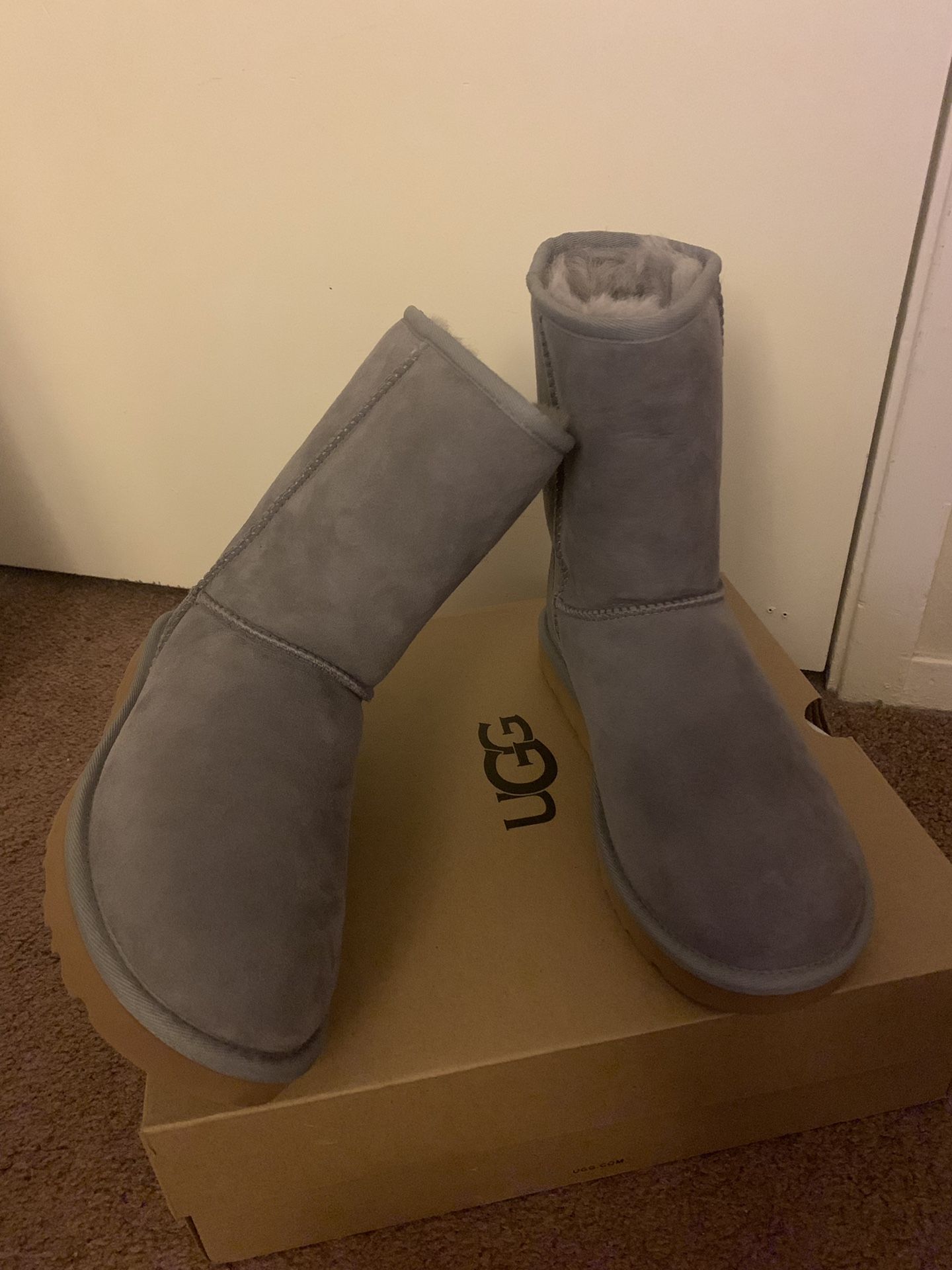 100% Authentic Brand New in Box UGG Classic Short Boots / Women size 5, 6, 7, 8 / Color: Soft Amthyst