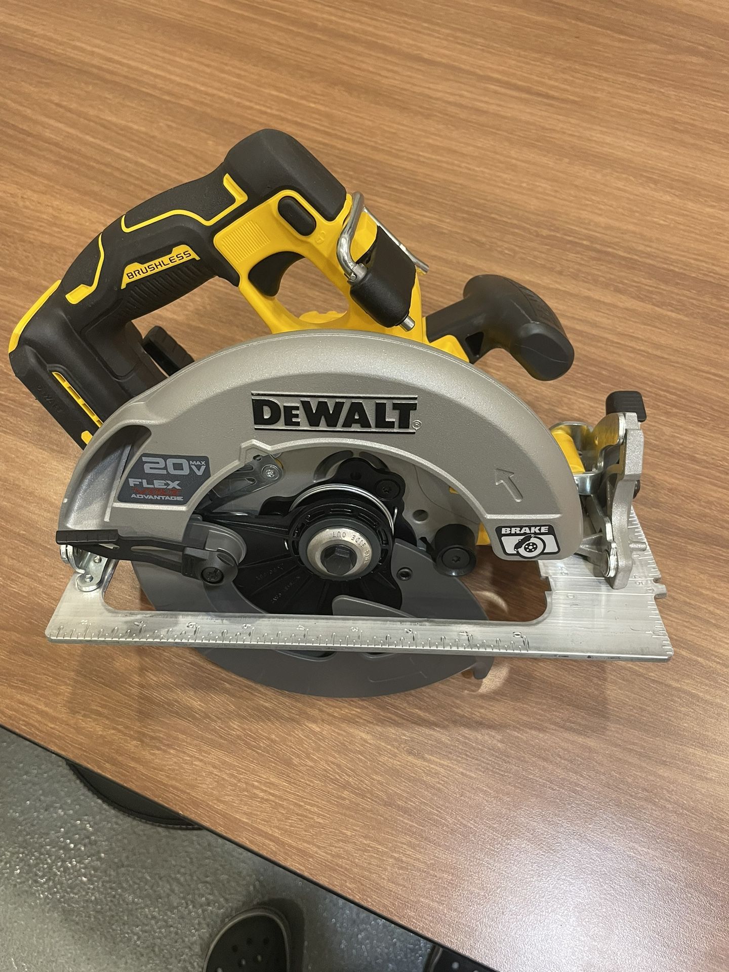 New Dewalt 20v Flex advantage 7 1/4 Circular saw No Blade/No Battery