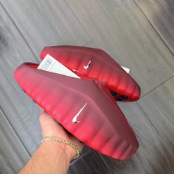 Nike Mind Team Red Size 9