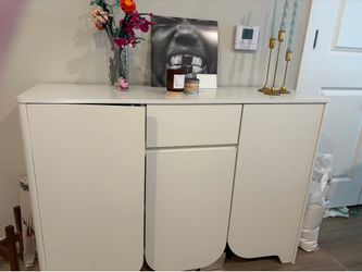 Shoe storage unit